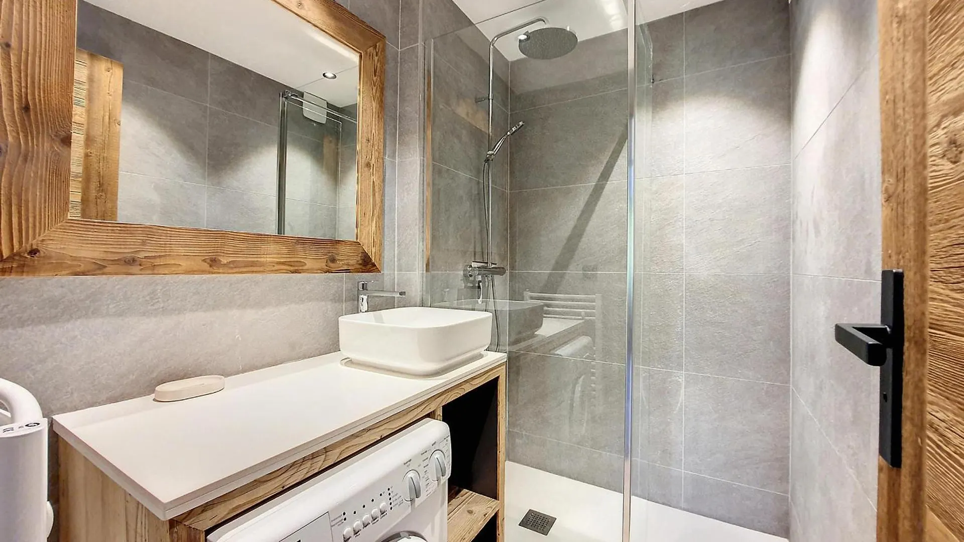 Apartment La Clusaz: Appartement 6 Pers, 2 Chambres, Balcon, Garage - Fr-1-818-30