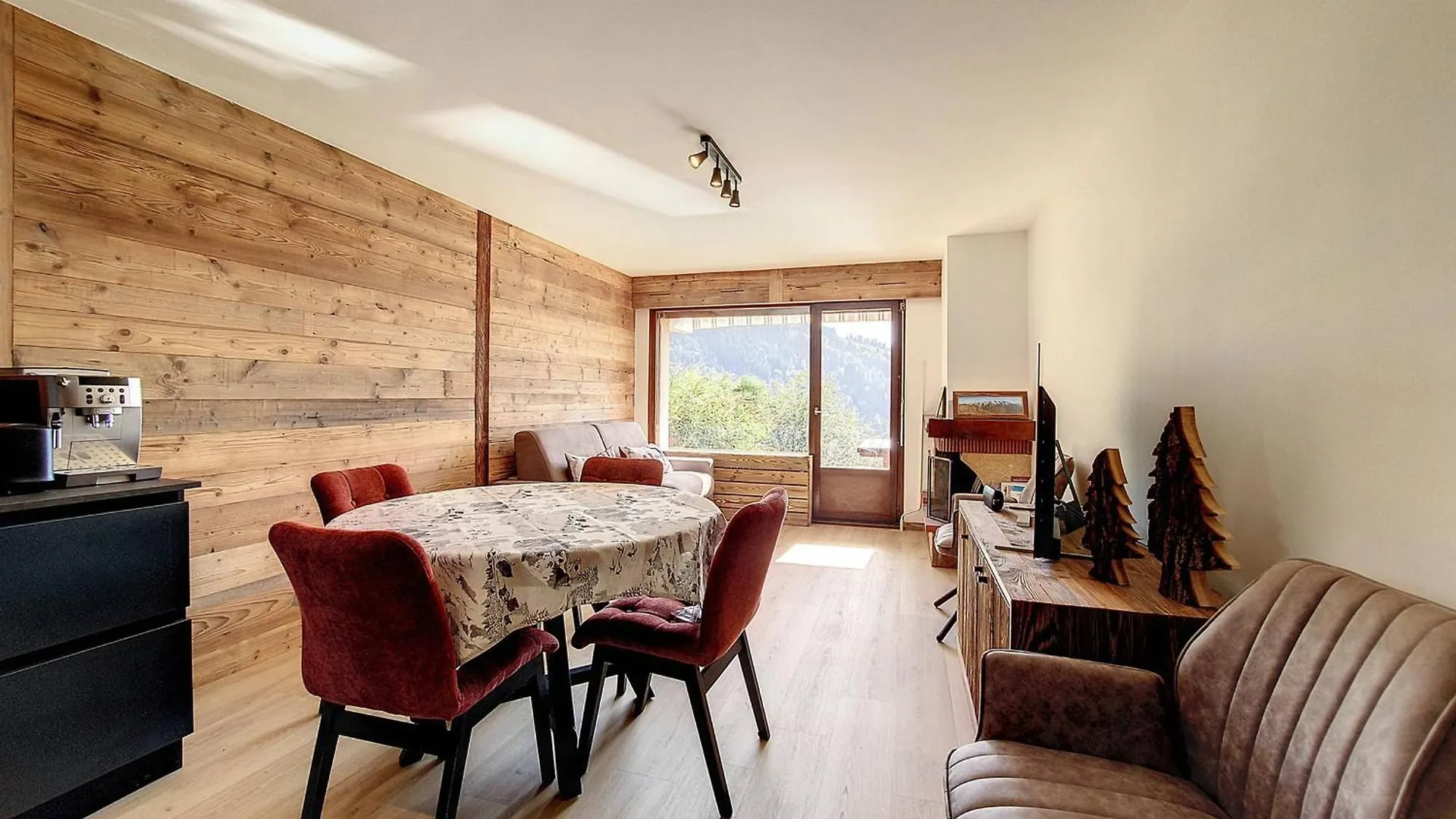La Clusaz: Appartement 6 Pers, 2 Chambres, Balcon, Garage - Fr-1-818-30 location